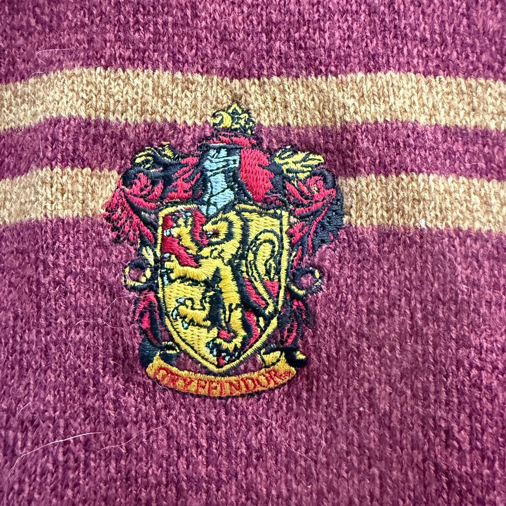 Gryffindor Scarf, Hat, and Tie Set - Picture 4 of 4